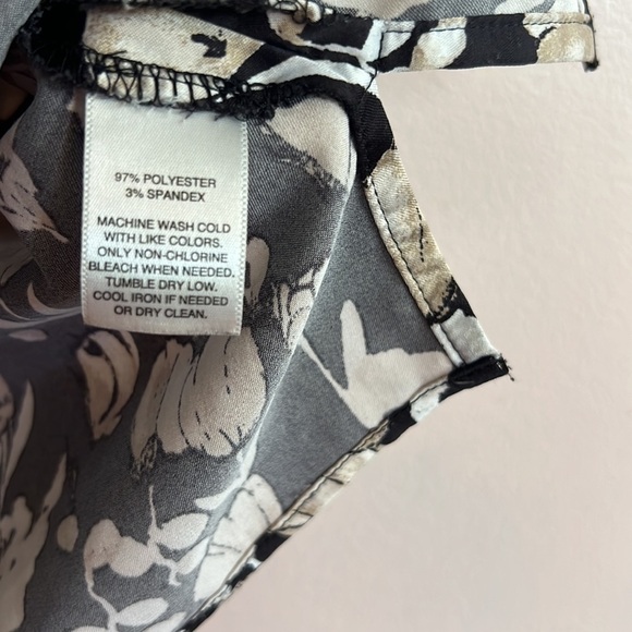 White House Black Market Tulip Floral Print Short Sleeve Blouse Size XS - Picture 4 of 6